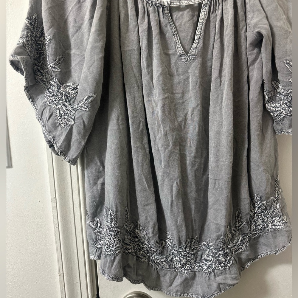 Solitaire for Anthropologie Grey Embroidered Boho Blouse - Picture 3 of 9